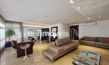 Apartamento à venda no bairro Lourdes com 240 m² e 4 dormitórios/quartos.