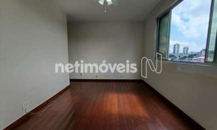 Apartamento à venda no bairro Sagrada Família com 78m² e 3 dormitórios/quartos