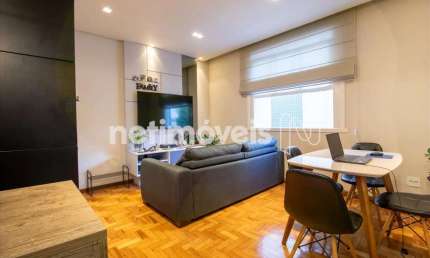 Apartamento à venda no bairro Funcionários com 67 m² e 2 dormitórios/quartos.