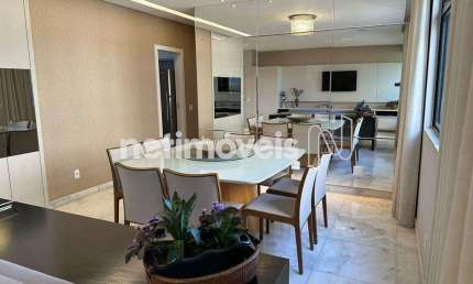 Apartamento à venda no bairro Carmo com 4 dormitórios e área de 144 m² disponível.