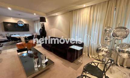 Apartamento à venda no bairro Santo Antônio com 4 dormitórios e 230 m² de área útil.
