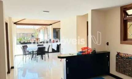 Casa residencial à venda no bairro Belvedere com 530 m² e 4 dormitórios.