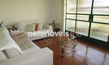 Casa residencial à venda no bairro Sagrada Família com 175 m² e 3 dormitórios/quartos.