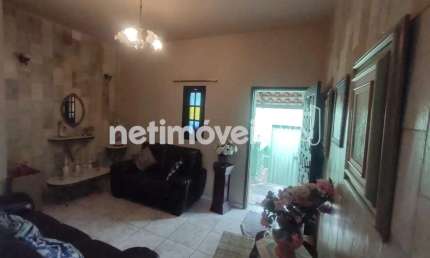 Casa residencial à venda no bairro Nova Suíssa com 297 m² e 5 dormitórios/quartos.