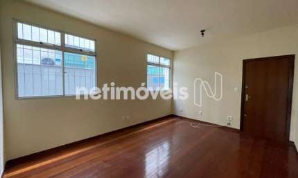 Apartamento para alugar no bairro Sagrada Família com 80 m² e 3 dormitórios/quartos.
