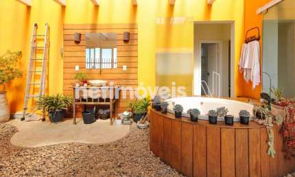 Cobertura à venda no Sion com 3 dormitórios e 202 m² de área útil disponível.