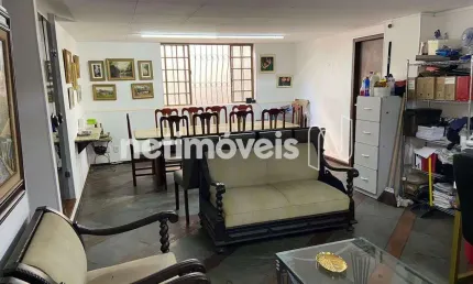 Casa residencial à venda no bairro Sagrada Família com 6 dormitórios e 441 m².