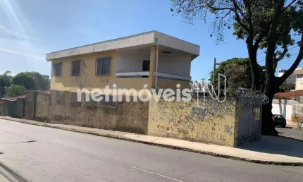 Casa residencial à venda no bairro Nova Suíssa com 342 m² e 4 dormitórios/quartos.