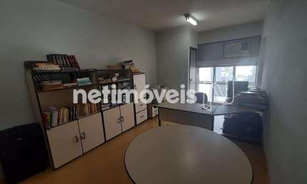 Escritório à venda/aluguel no bairro Funcionários com área de 21 m² disponível.