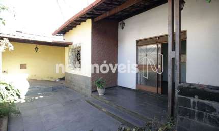 Casa residencial com 300 m² e 3 dormitórios à venda no bairro Nova Suíssa.