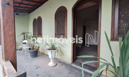 Casa residencial à venda no bairro Prado com 350 m² e 3 dormitórios/quartos disponíveis.
