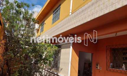 Casa residencial à venda no bairro Sagrada Família com 330 m² e 6 dormitórios/quartos.