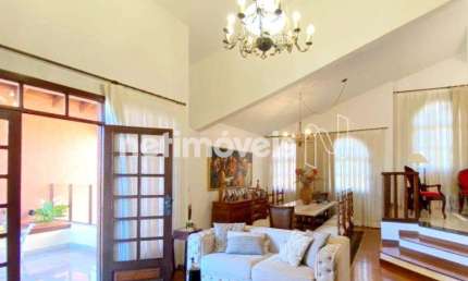 Casa residencial à venda no bairro Belvedere com 350 m² e 4 quartos/dormitórios.