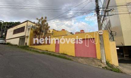 Casa residencial à venda no bairro Padre Eustáquio com 128 m² e 3 dormitórios.