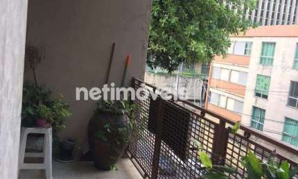 Apartamento à venda no bairro Santo Agostinho com 135 m² e 4 dormitórios/quartos.