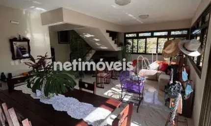 Casa residencial à venda no bairro Belvedere com 347 m² e 3 dormitórios/quartos.