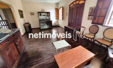 Casa residencial à venda no bairro Nova Suíssa com 390 m² e 3 dormitórios/quartos.