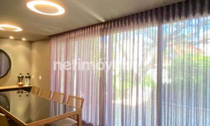 Casa residencial à venda no bairro Grajaú, com 235 m² e 4 dormitórios/quartos.