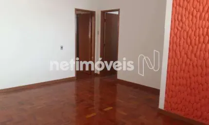 Apartamento à venda no bairro Sagrada Família com 75 m² e 3 dormitórios/quartos