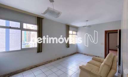 Apartamento à venda no bairro Savassi com 80 m² e 2 dormitórios/quartos disponíveis.