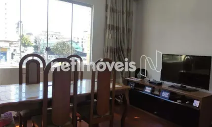 Apartamento à venda no bairro Sagrada Família com 121 m² e 3 dormitórios/quartos.