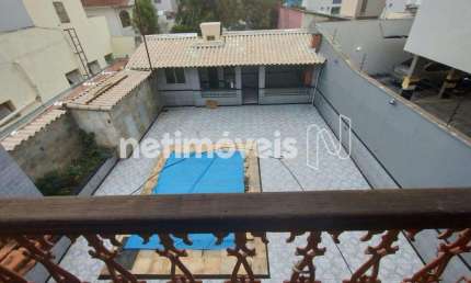 Casa residencial à venda no bairro Sagrada Família com 420 m² e 3 dormitórios/quartos.