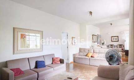 Casa residencial à venda no bairro Santo Antônio com 241 m² e 4 dormitórios/quartos.