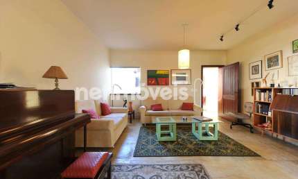Casa residencial à venda no bairro Serra com 462 m² e 4 dormitórios/quartos.