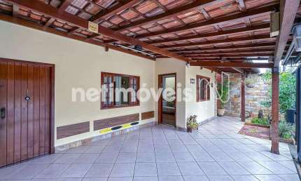 Casa residencial à venda no bairro Sagrada Família com 255 m² e 4 dormitórios/quartos