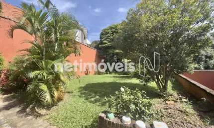 Casa residencial à venda no bairro Luxemburgo com 216 m² e 3 dormitórios/quartos.