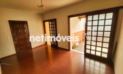 Apartamento à venda no bairro Sagrada Família, 125 m² com 2 dormitórios/quartos.