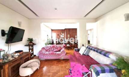 Casa residencial à venda no bairro Prado com 360 m² e 7 dormitórios/quartos disponíveis.