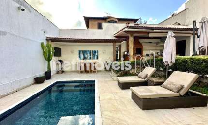 Casa residencial à venda no Belvedere com 4 dormitórios e 383 m² de área construída.