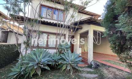 Casa residencial à venda no bairro Belvedere com 290m² e 4 dormitórios/quartos.