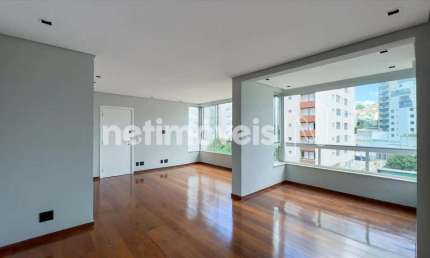 Apartamento à venda no bairro Funcionários com 3 dormitórios e 105 m² de área útil.