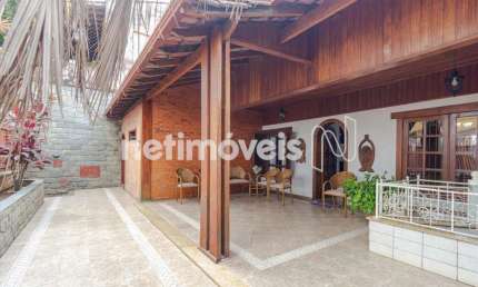 Casa residencial à venda no bairro Serra com 308 m² e 6 dormitórios/quartos.
