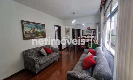 Apartamento à venda no bairro Sagrada Família com 99 m² e 3 dormitórios/quartos.