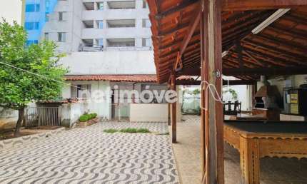 Casa residencial à venda no Coração Eucarístico com 456 m² e 4 dormitórios/quartos.