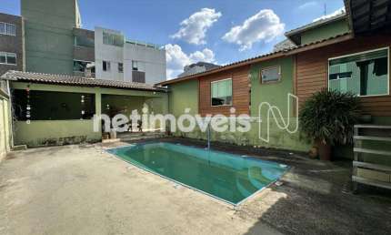 Casa residencial à venda no bairro Buritis com 3 dormitórios/quartos e 450 m².