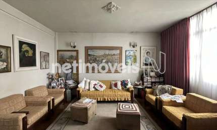 Apartamento à venda com 3 dormitórios/quartos no bairro Savassi e 211 m² de área útil.