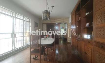 Casa residencial à venda no Coração Eucarístico com 240 m² e 3 dormitórios/quartos.