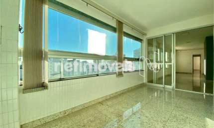 Apartamento à venda no Grajaú com 3 dormitórios e 109 m² de área útil disponível.