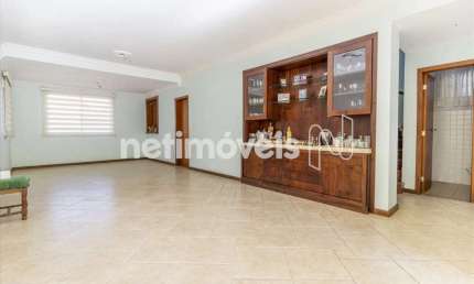 Casa residencial à venda ou locação no Estoril com 340 m² e 5 dormitórios/quartos.