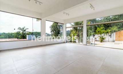 Casa residencial para alugar no bairro Ouro Velho Mansões com 3 dormitórios e 430 m².