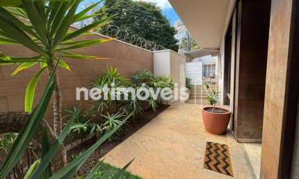 Casa residencial à venda no bairro Serra com 310 m² e 5 dormitórios/quartos.