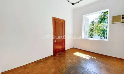Casa Comercial para alugar com 588m², 5 quartos e 10 vagas.