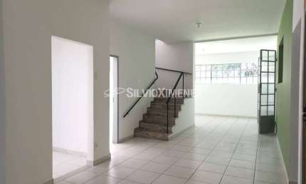 Casa Comercial para locação com 219m², 4 quartos e 3 vagas