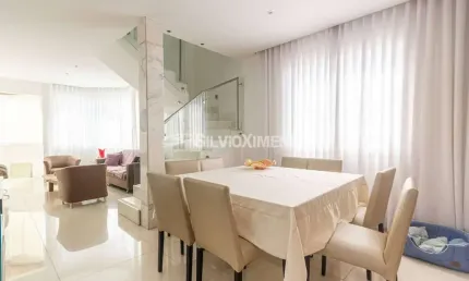 Cobertura à venda com 280 m², com 4 quartos e 3 vagas.
