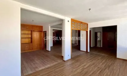 Residencial › Casa com 750,00 (M²), 5 quartos e 2 vagas para Aluguel
