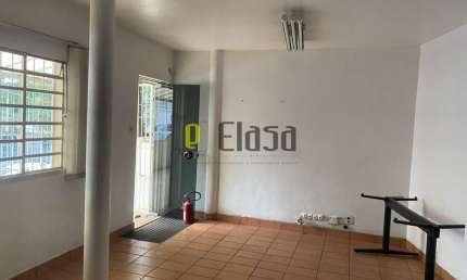 Casa comercial Chácara Santo Antônio, 12 salas,5 banheiros, cozinha.